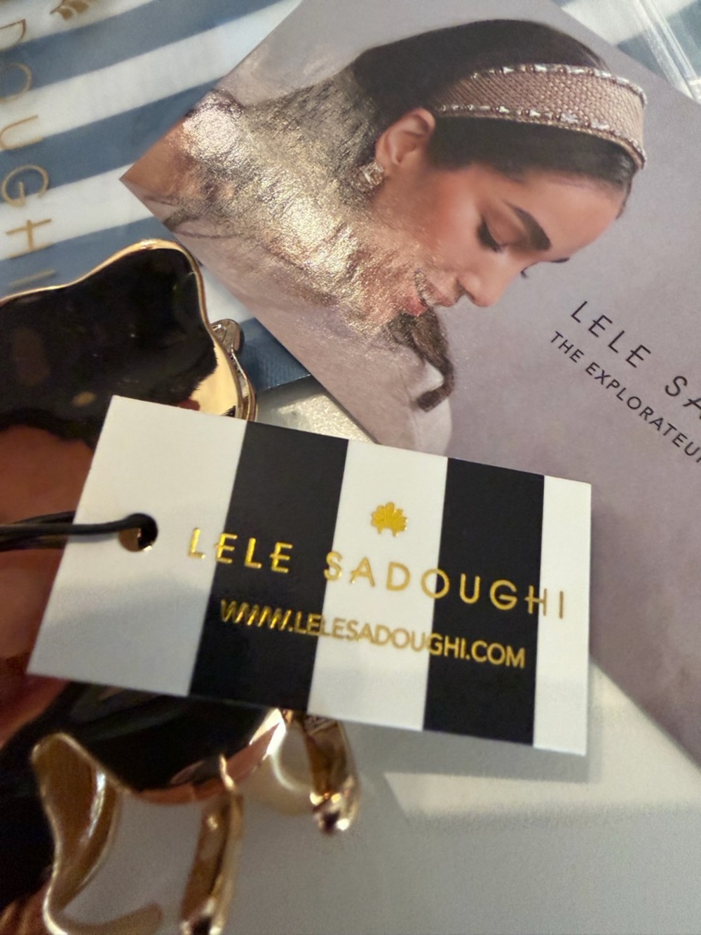 Lele Sadoughi Lily Claw Clip - Picture 6 of 9